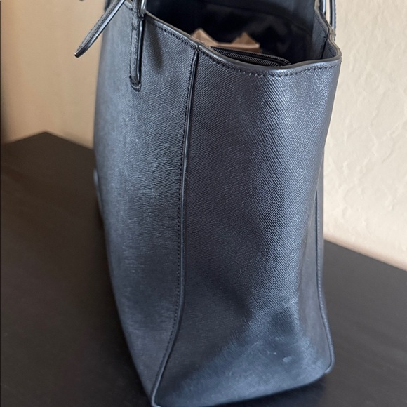 Tory Burch York Buckle Large Tote Black Saffiano Leather Like New - Picture 5 of 17